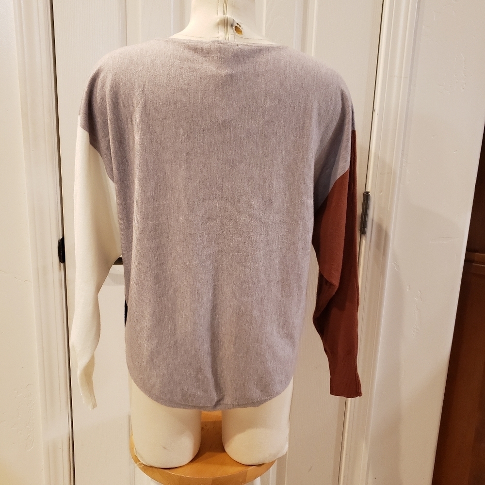 Aaeda Size Meduim Colorblock Women's Sweater - Picture 5 of 9